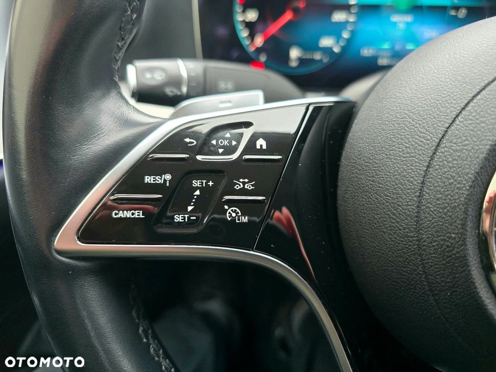 Mercedes-Benz Klasa E 300 Business Edition - 29