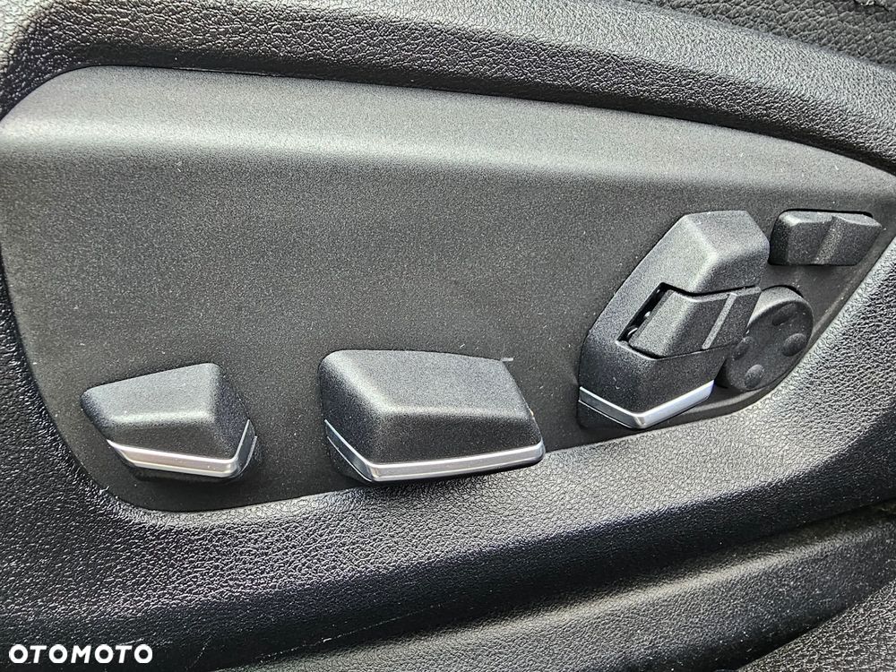 BMW Seria 5 520d - 25