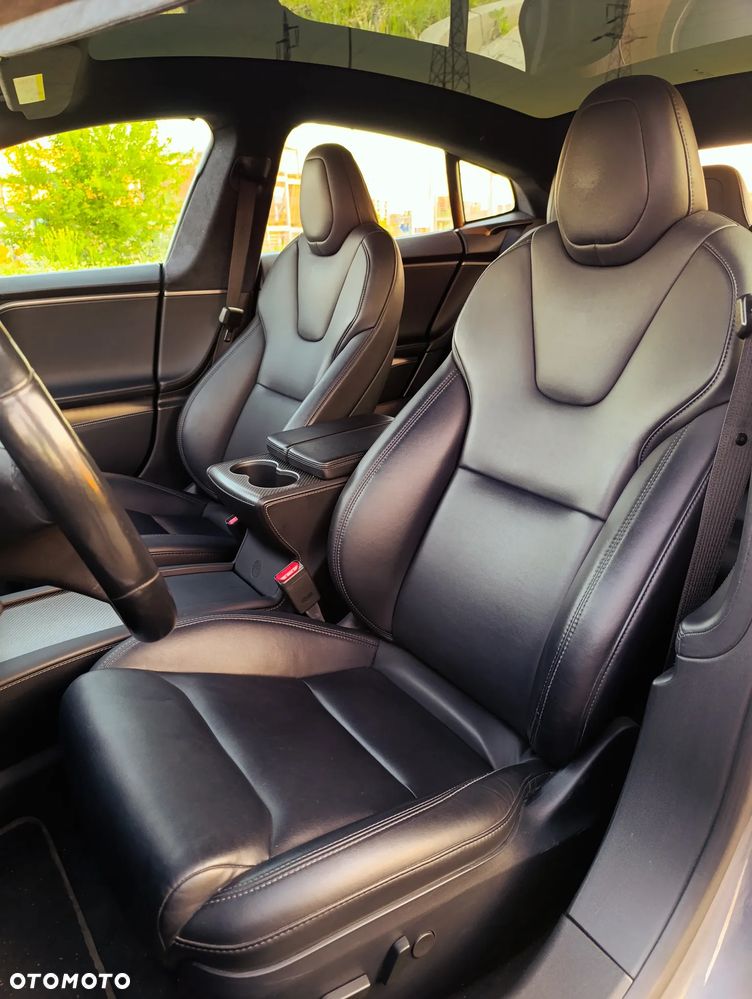 Tesla Model S - 31