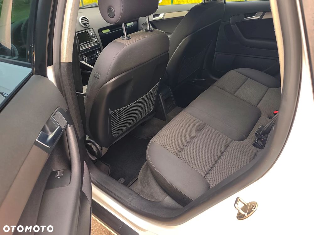 Audi A3 Sportback 1.6 TDI DPF Ambiente - 11
