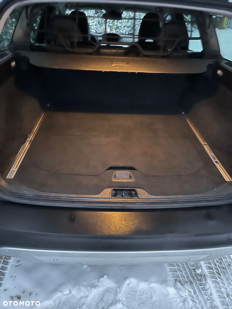 Volvo XC 70 D5 AWD Geartronic Momentum - 4