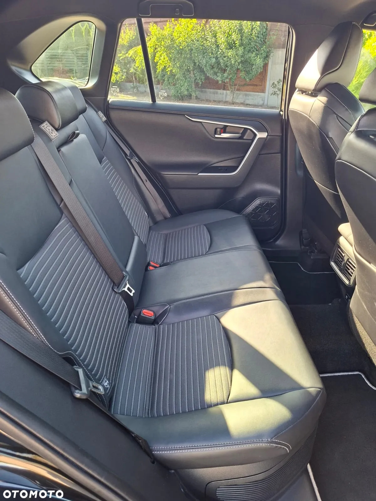 Toyota RAV4 2.5 Hybrid Black Edition by JBL 4x4 - 8