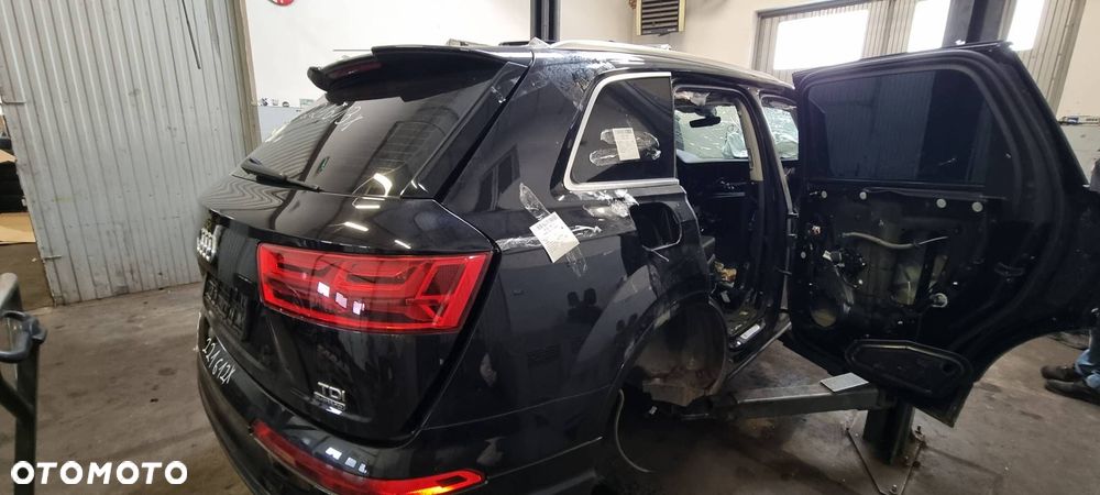 ĆWIARTKA BŁOTNIK PRAWY TYŁ AUDI Q7 II 4M LC9X - 2