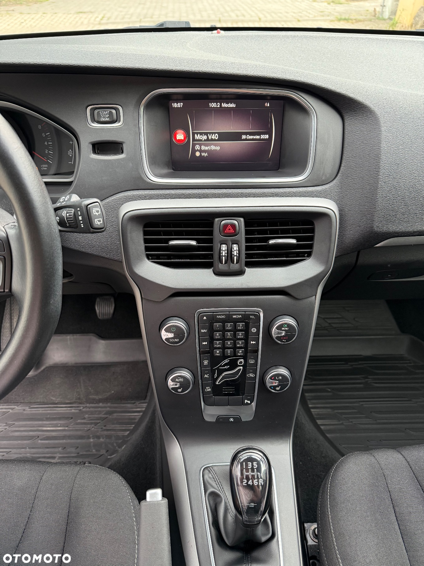 Volvo V40 T3 Drive-E Momentum - 24