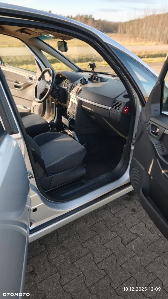 Opel Meriva 1.6 16V (Essentia) - 14