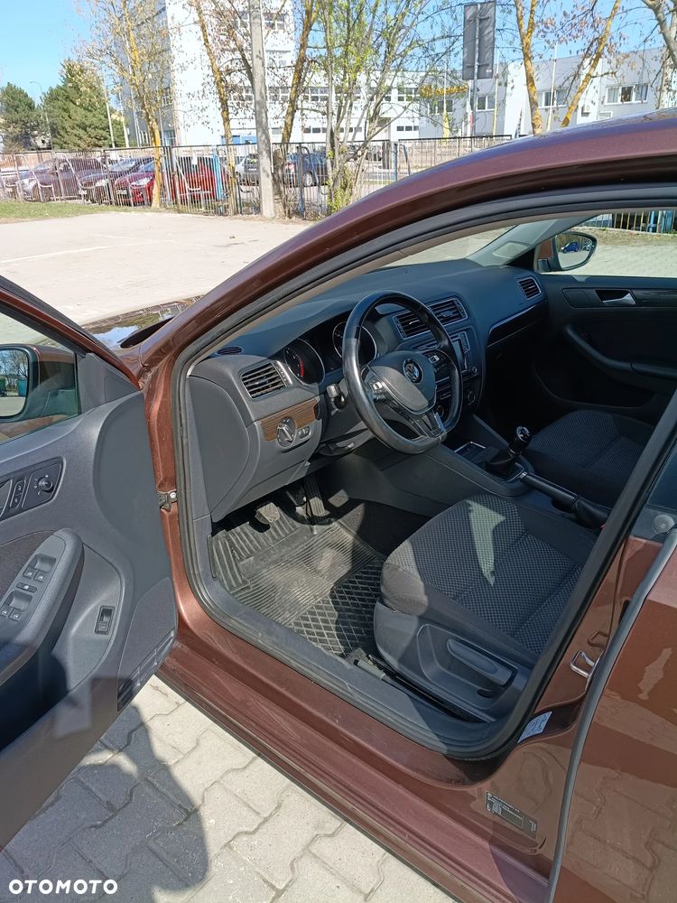 Volkswagen Jetta 1.4 TSI BMT Trendline - 13