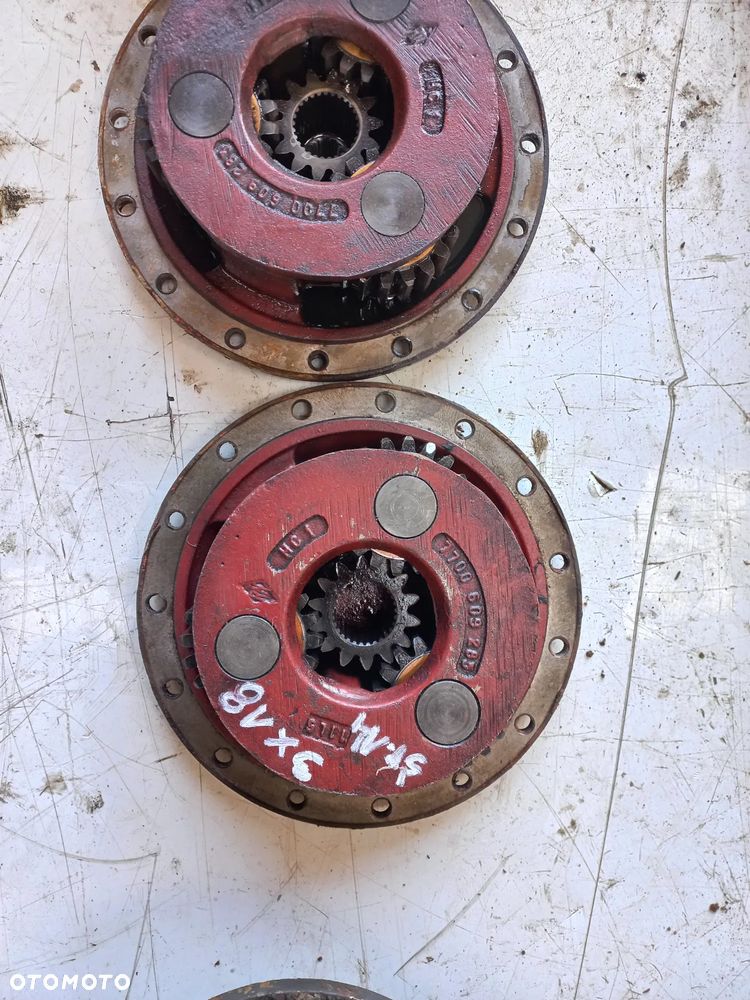 Części Renault 106.54,110.54,120.54,133.54,145.54,155.54 Półoś,krzyżak Z32,Z29,układ planetarny,kosz,zwolnica,pokrywa,bieżnia,obudowa 7700609283,Opryskiwacz Matrot satelita 18z,koło zębate  układu planetarnego 52z ATAK kołoataku wałek ataku 9x34  obudowa mostu reference,zwrotnica,łoże,podpora mostu,kołyska - 2