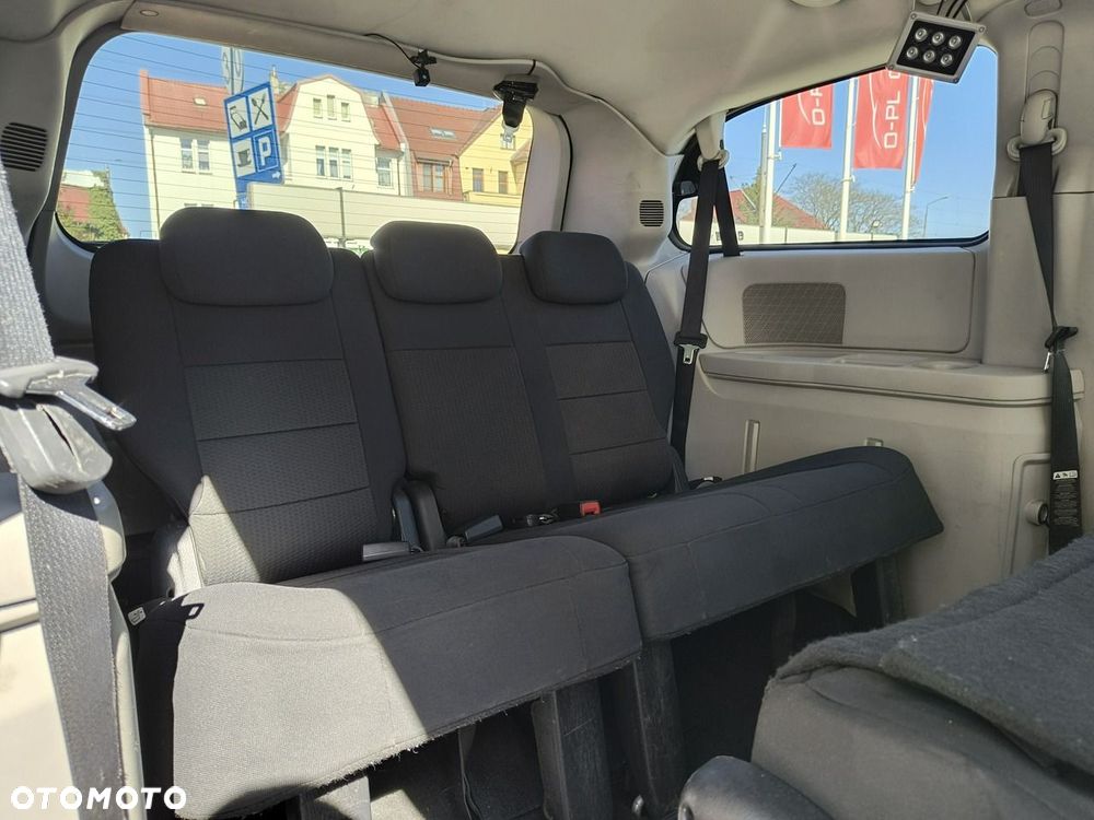 Dodge Caravan - 15