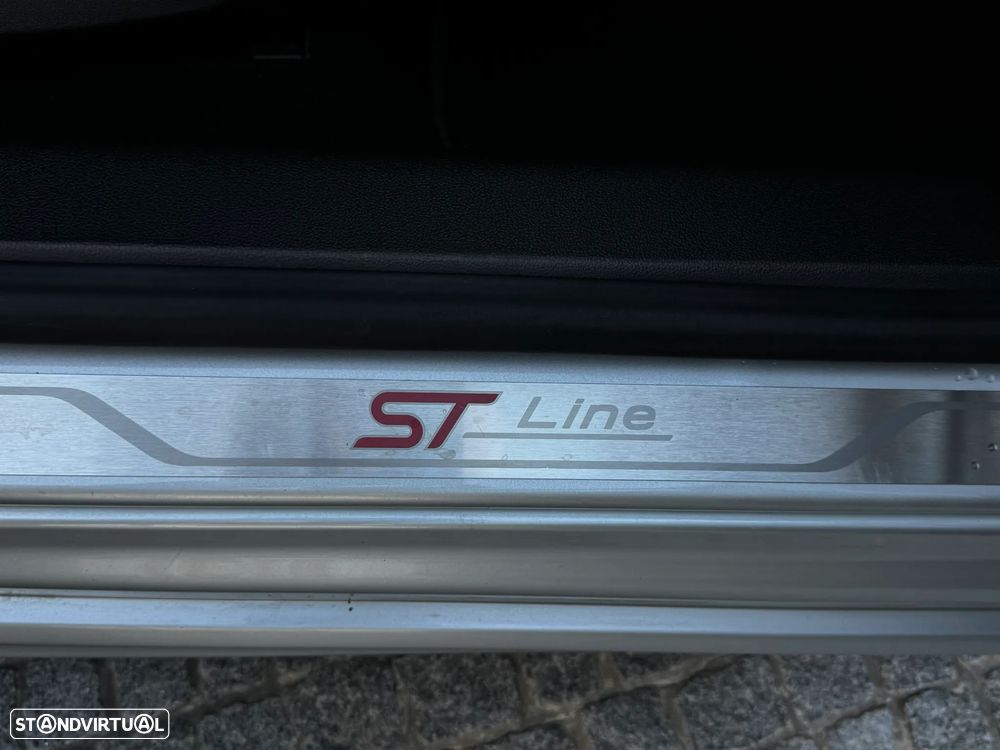 Ford Focus 1.0 EcoBoost S&S ST-LINE - 21