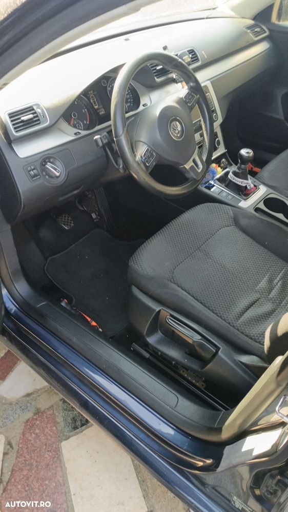 Volkswagen Passat 1.6 TDI BlueMotion Technology Comfortline - 8