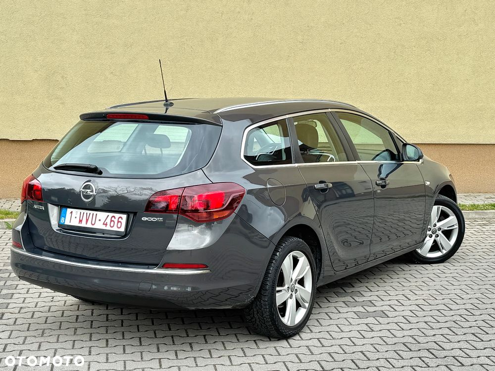 Opel Astra 1.4 T Cosmo - 4