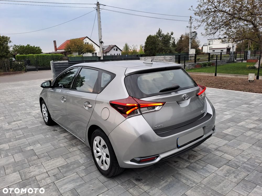 Toyota Auris - 2