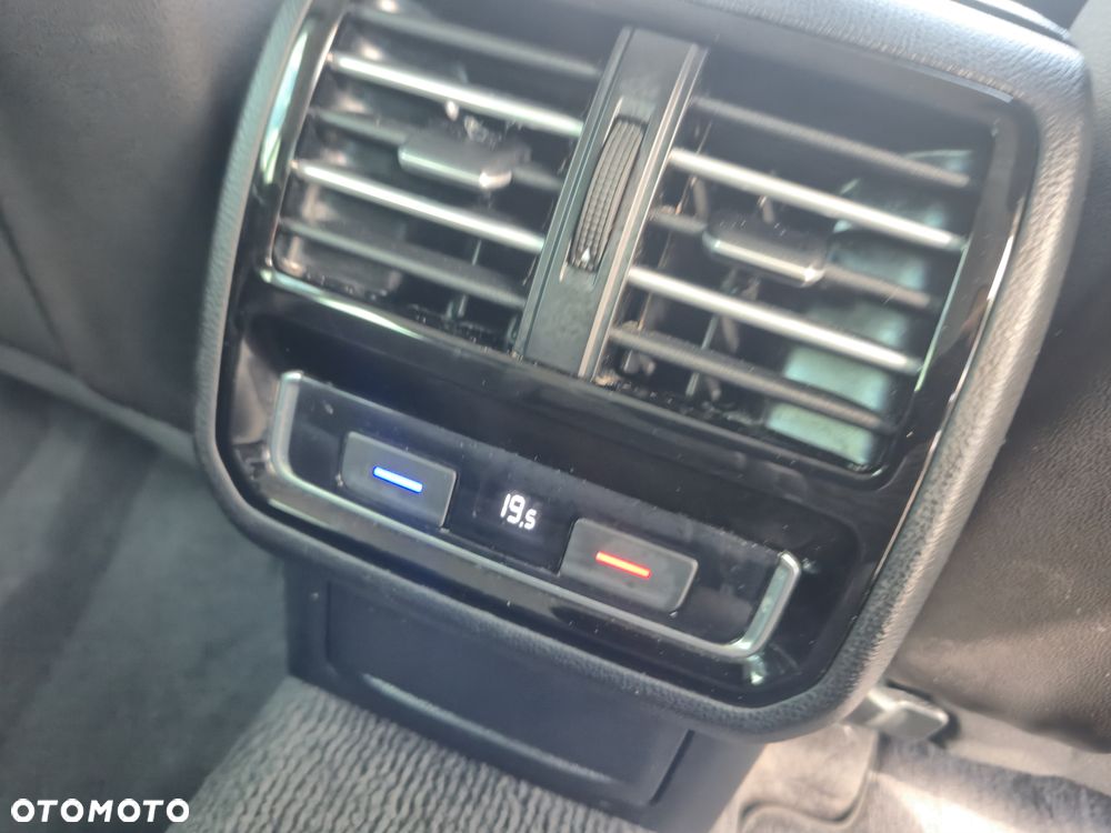 Volkswagen Passat Variant 2.0 TDI (BlueMotion Technology) Highline - 12