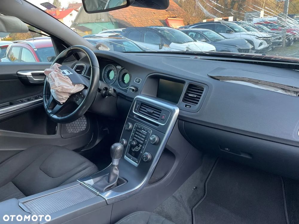 Volvo V60 D2 Momentum - 13
