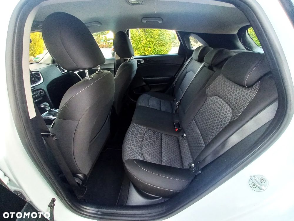 Kia Ceed - 12