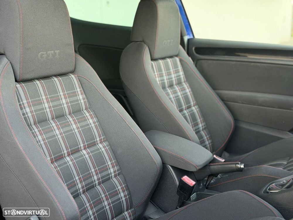 VW Golf 2.0 GTI DSG - 21