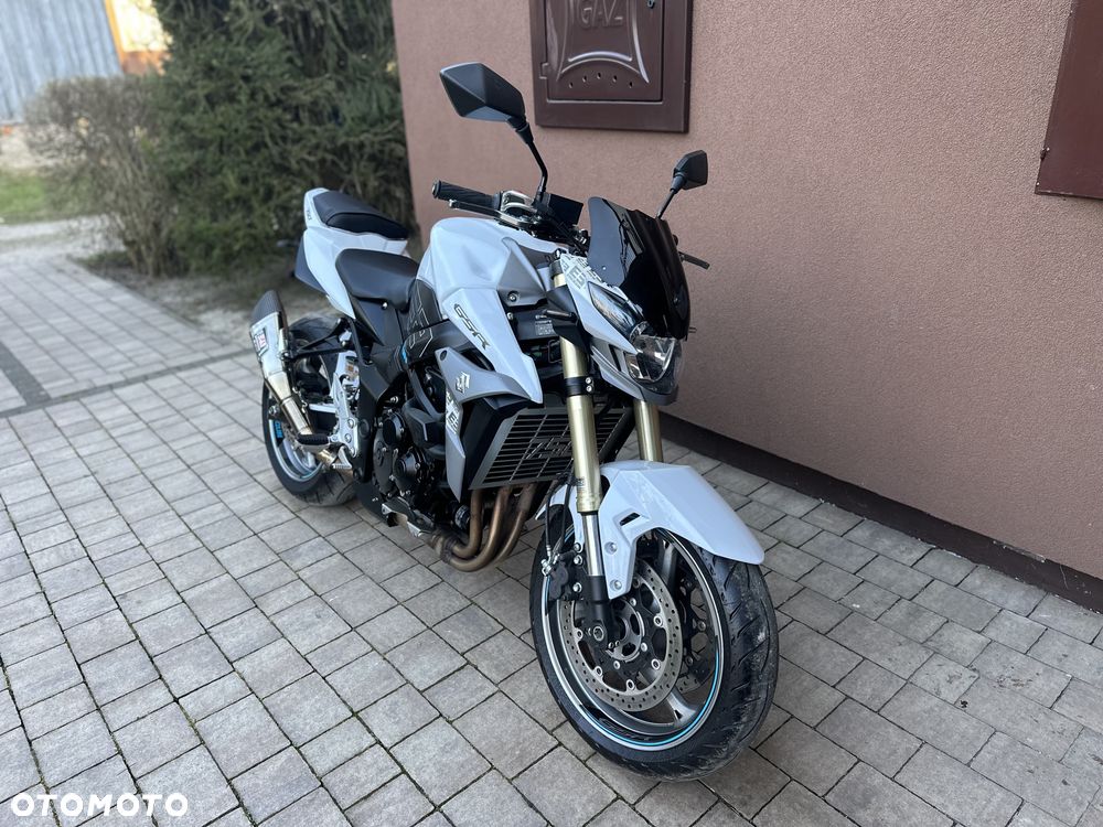 Suzuki GSR - 4