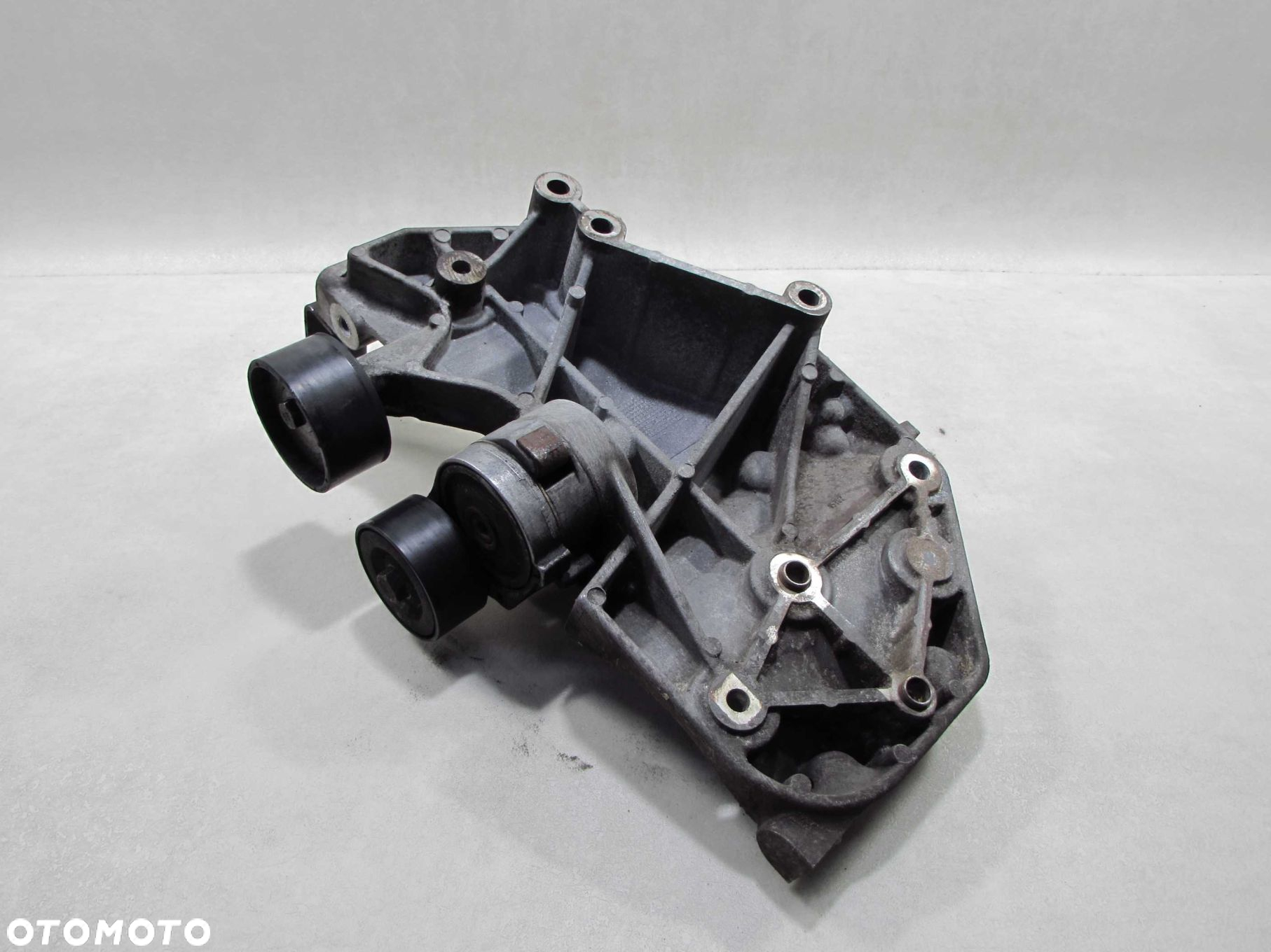 MITSUBISHI CANTER FUSO 7C15 3.0 E6 17R LAPA WSPORNIK ALTERNATORA 504339833 13-21 - 3