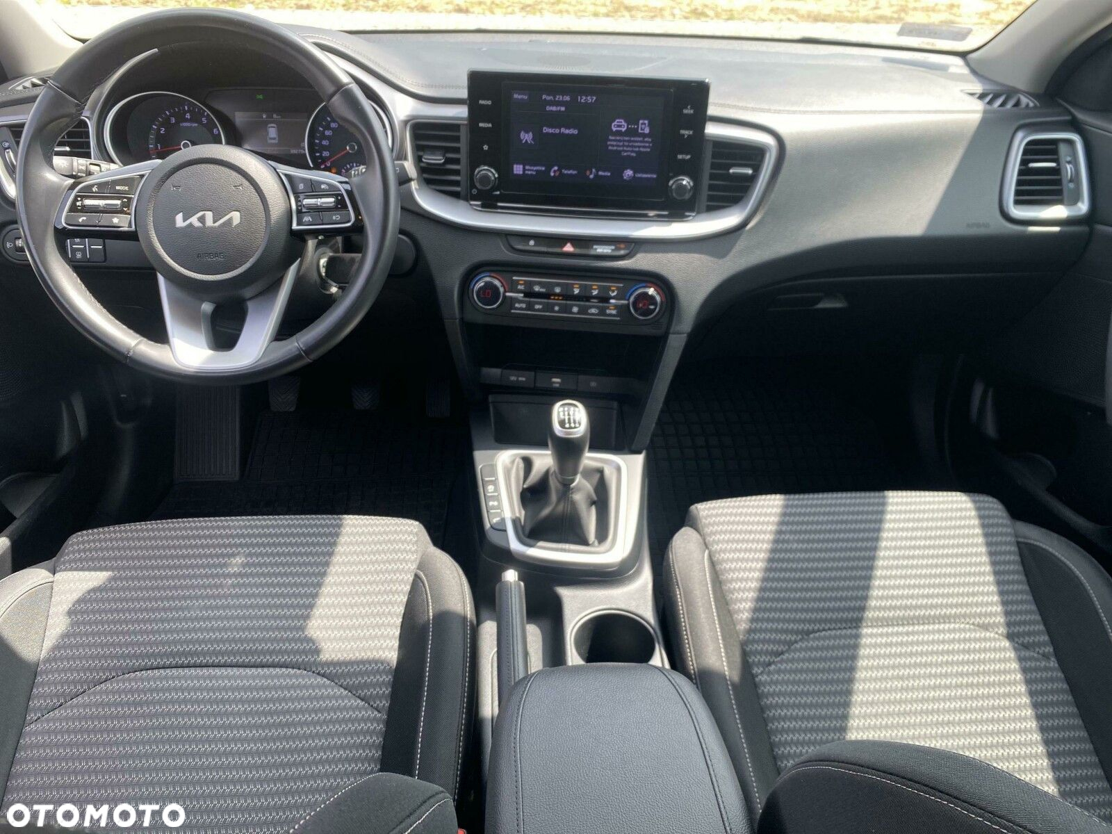 Kia Ceed - 11