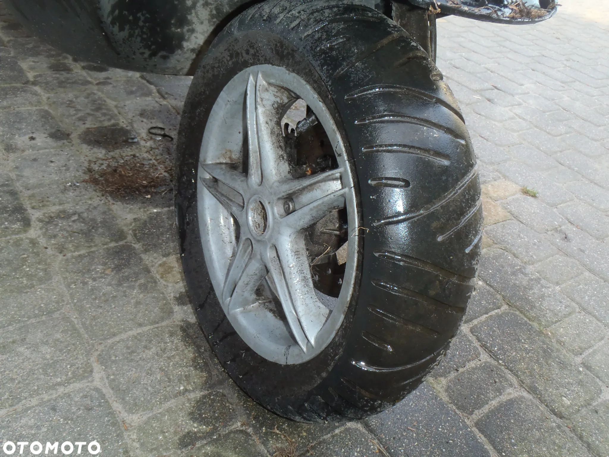 felga koło opona piaggio hexagon Posiadam prawie wszystkie części do tego modelu - 1