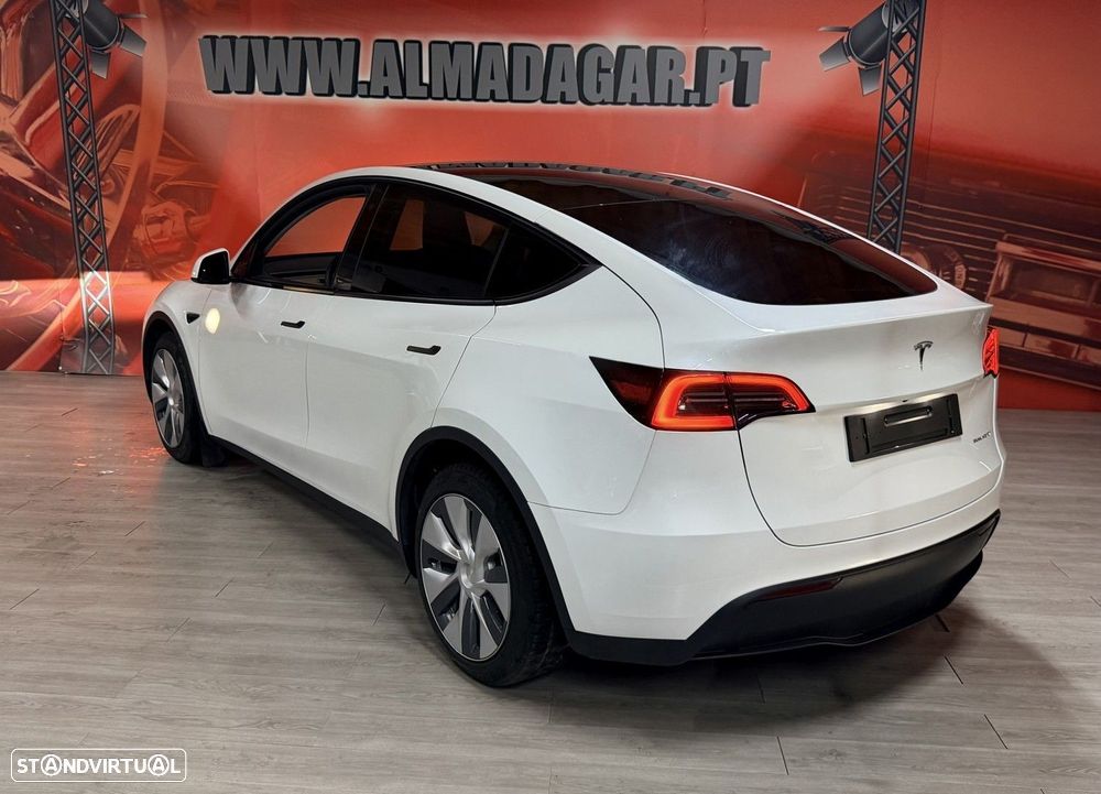 Tesla Model Y Long Range Dual Motor AWD - 4