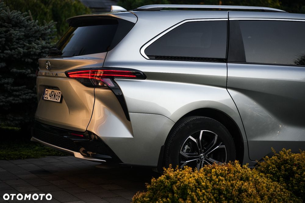 Toyota Sienna - 6