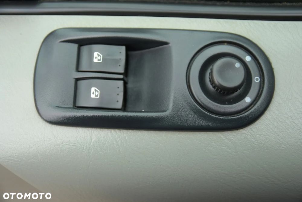 Opel Vivaro - 25