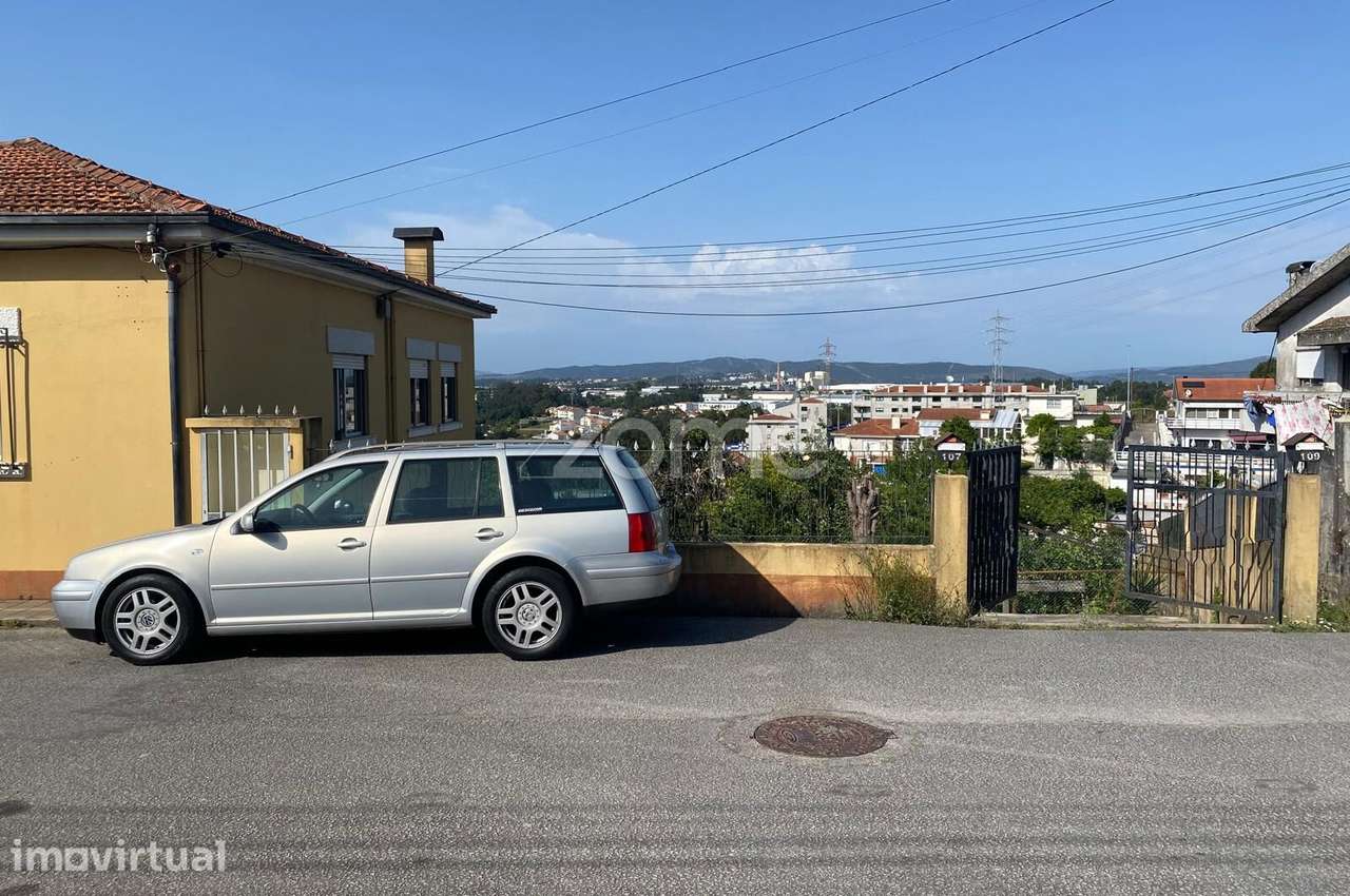 Moradia Bifamiliar T2 + T2 com jardim - Grande imagem: 4/57