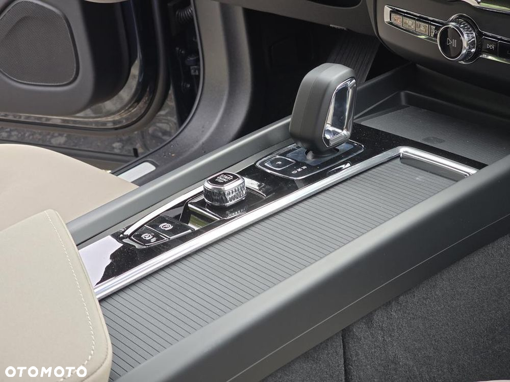 Volvo XC 60 B5 B AWD Plus Bright - 19