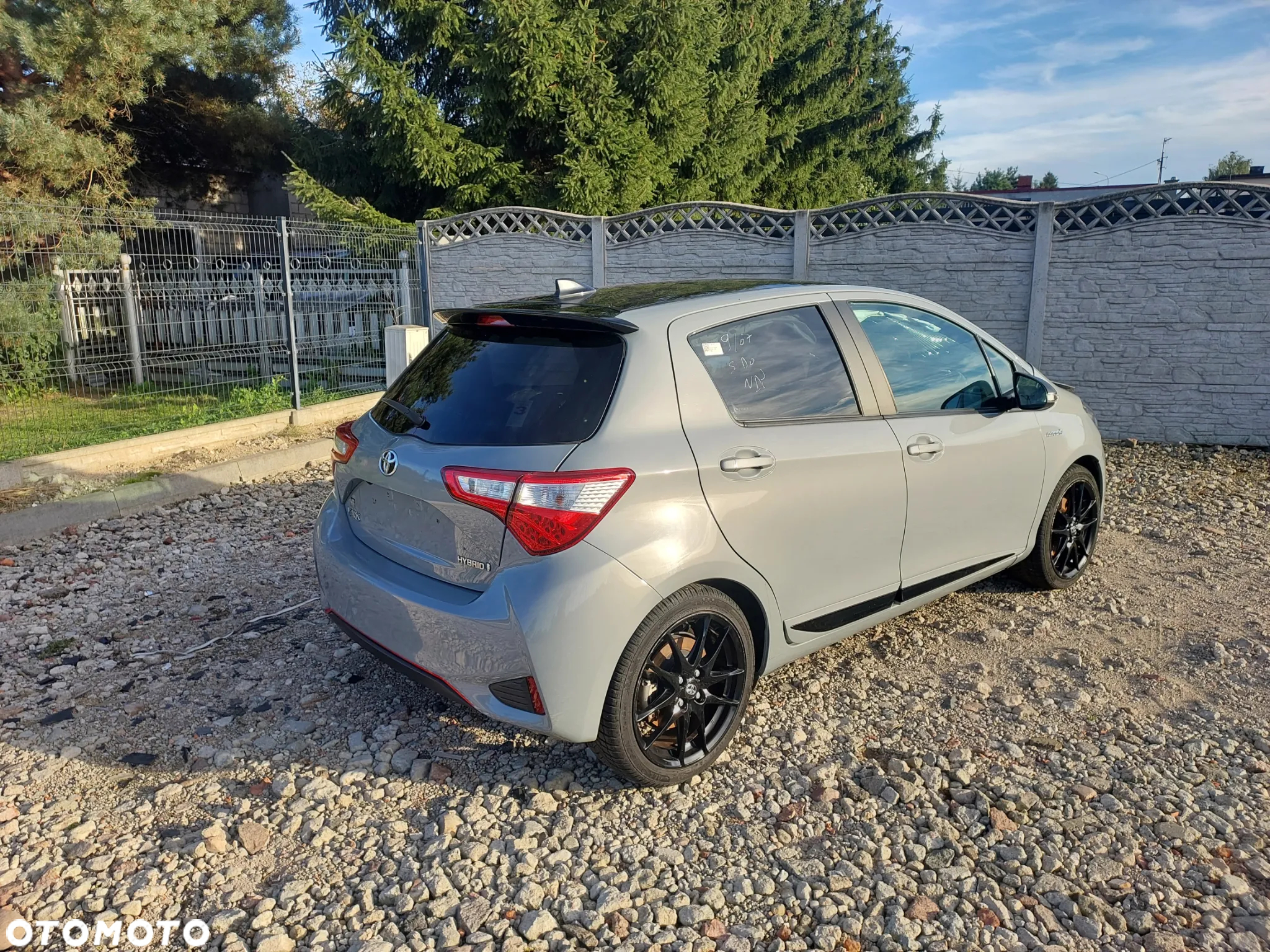 Toyota Yaris Hybrid 1.5 VVT-i GR Sport - 3