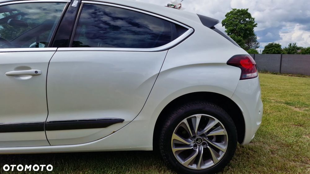 Citroën DS4 e-HDi 110 EGS6 SoChic - 16