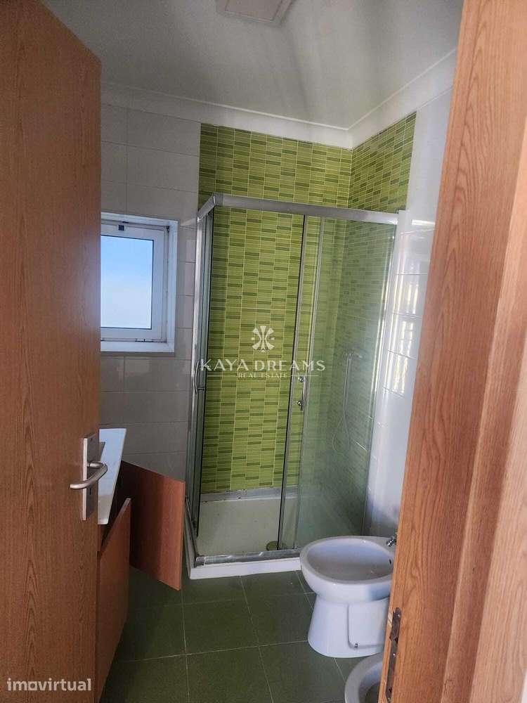 Prédio devoluto para venda em Santarém - 3 pisos - 3 apartamentos T1 - Grande imagem: 5/31