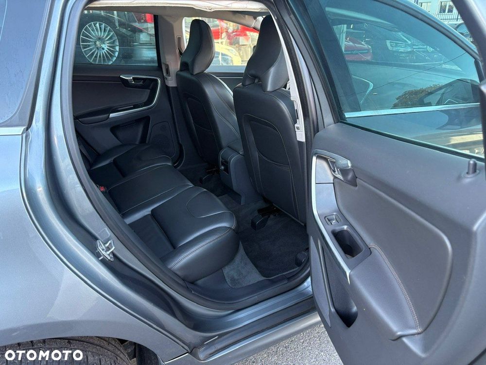 Volvo XC 60 D4 AWD Geartronic Momentum - 25