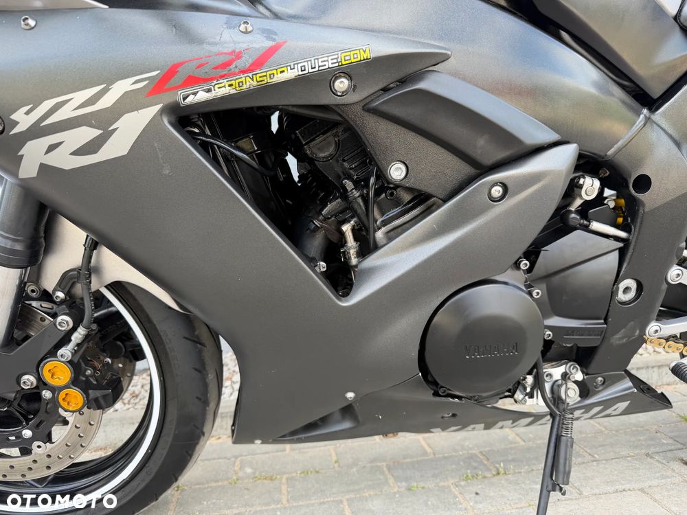 Yamaha R1 - 38
