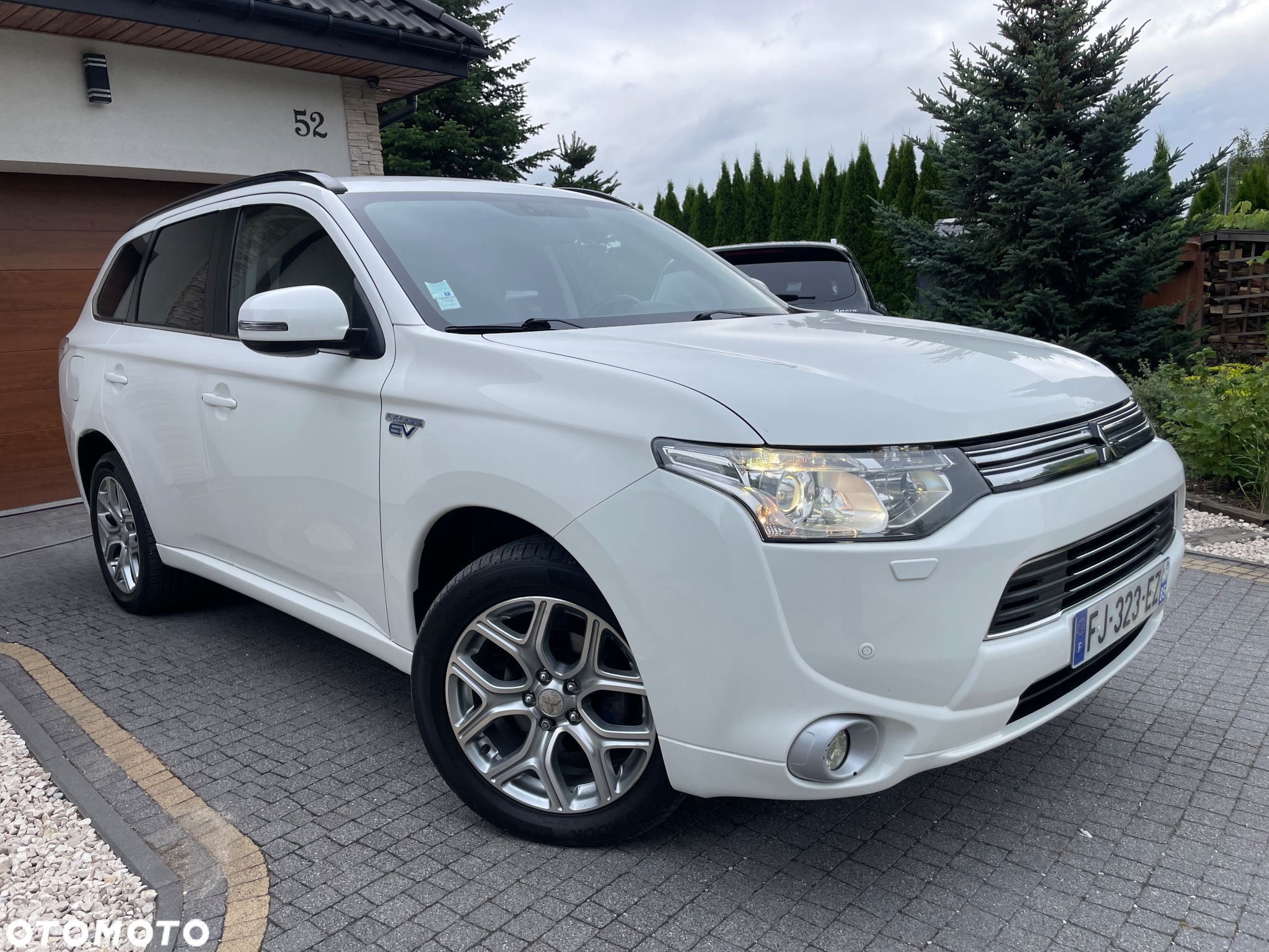 Mitsubishi Outlander 2.0 4WD Plug-In Hybrid - 23