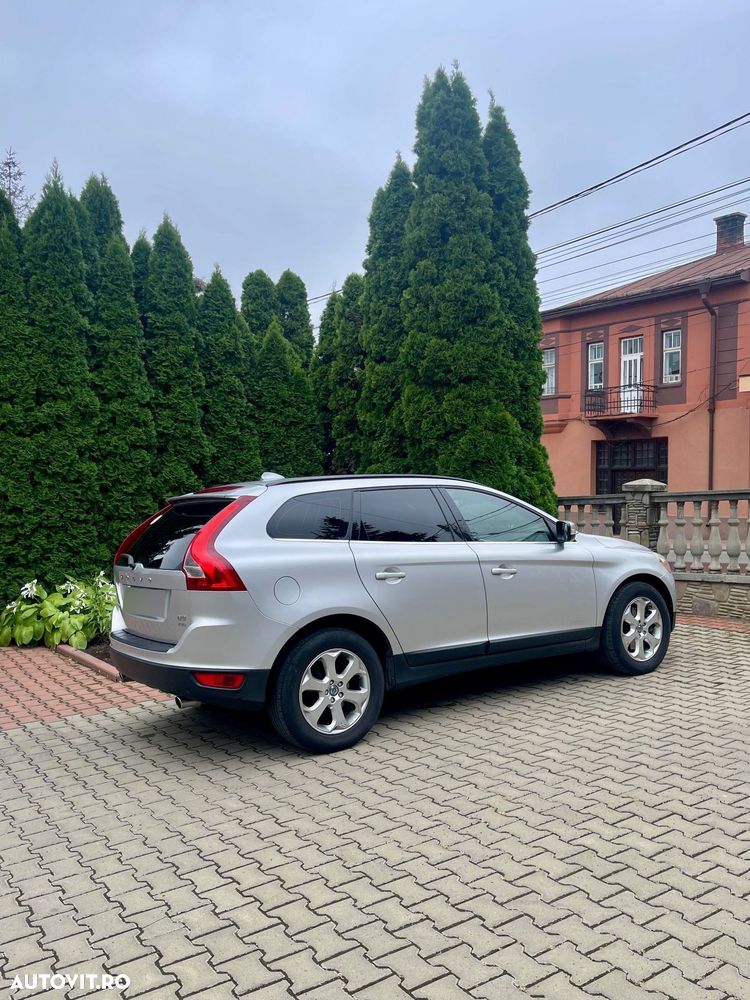Volvo XC 60 2.4D AWD Momentum - 12