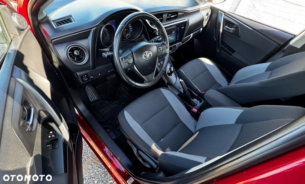 Toyota Auris Hybrid 135 Dynamic - 36