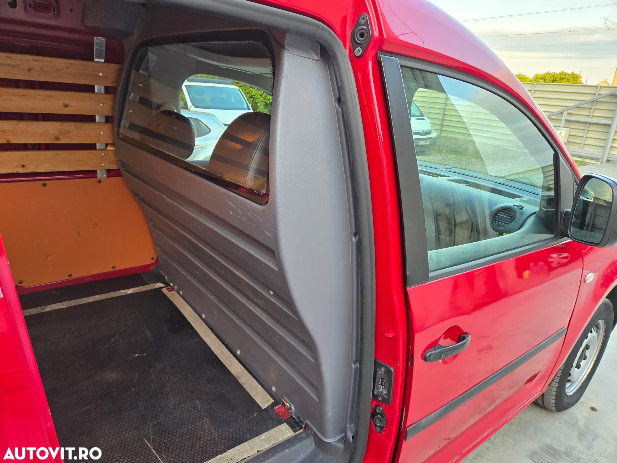 Volkswagen Caddy MAXI / CUTIE AUTOMATĂ / 2012 - 23