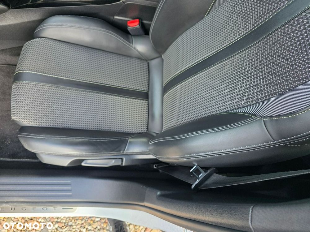 Peugeot 2008 1.2 PureTech GT Pack S&S EAT8 - 20
