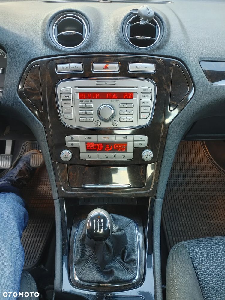 Ford Mondeo 2.0 Ghia - 10