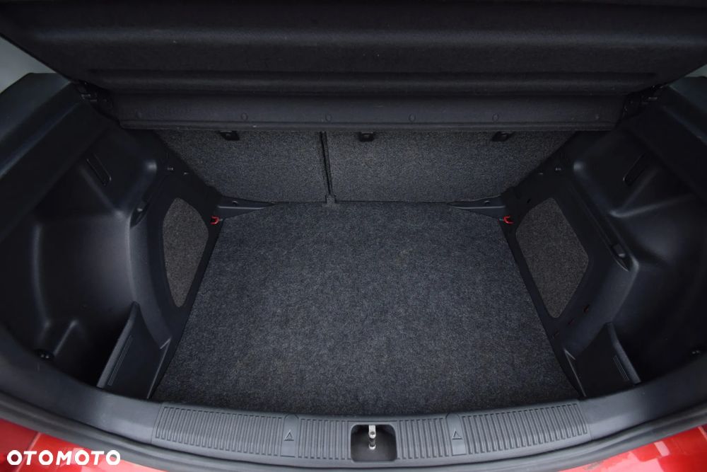 Skoda Fabia 1.2 HTP Ambiente - 38