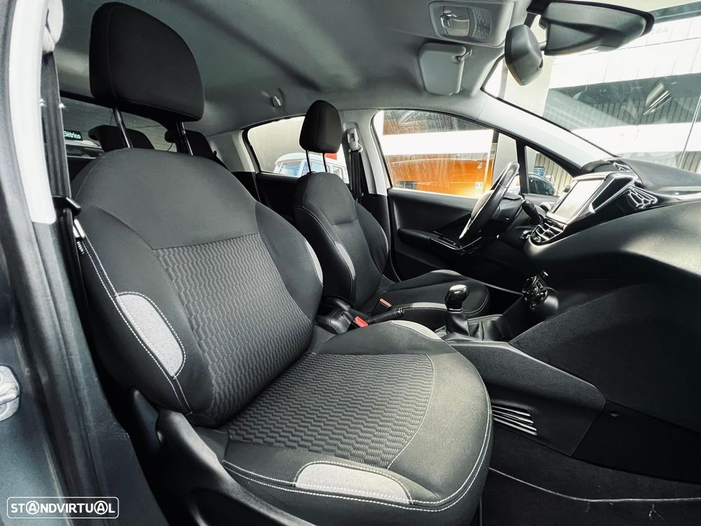 Peugeot 208 1.2 VTi SE Style - 21