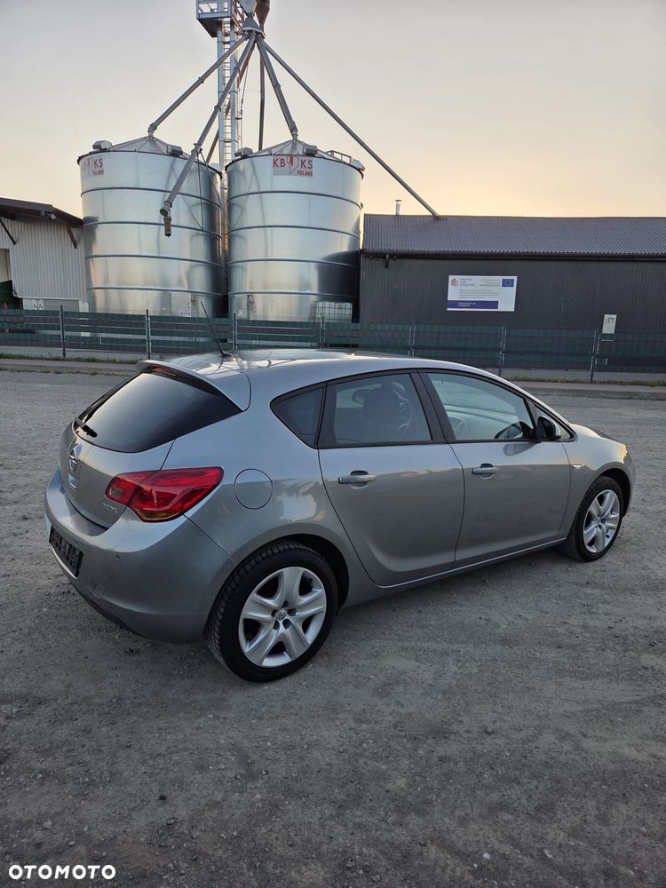 Opel Astra 1.4 ecoFLEX Cosmo - 9