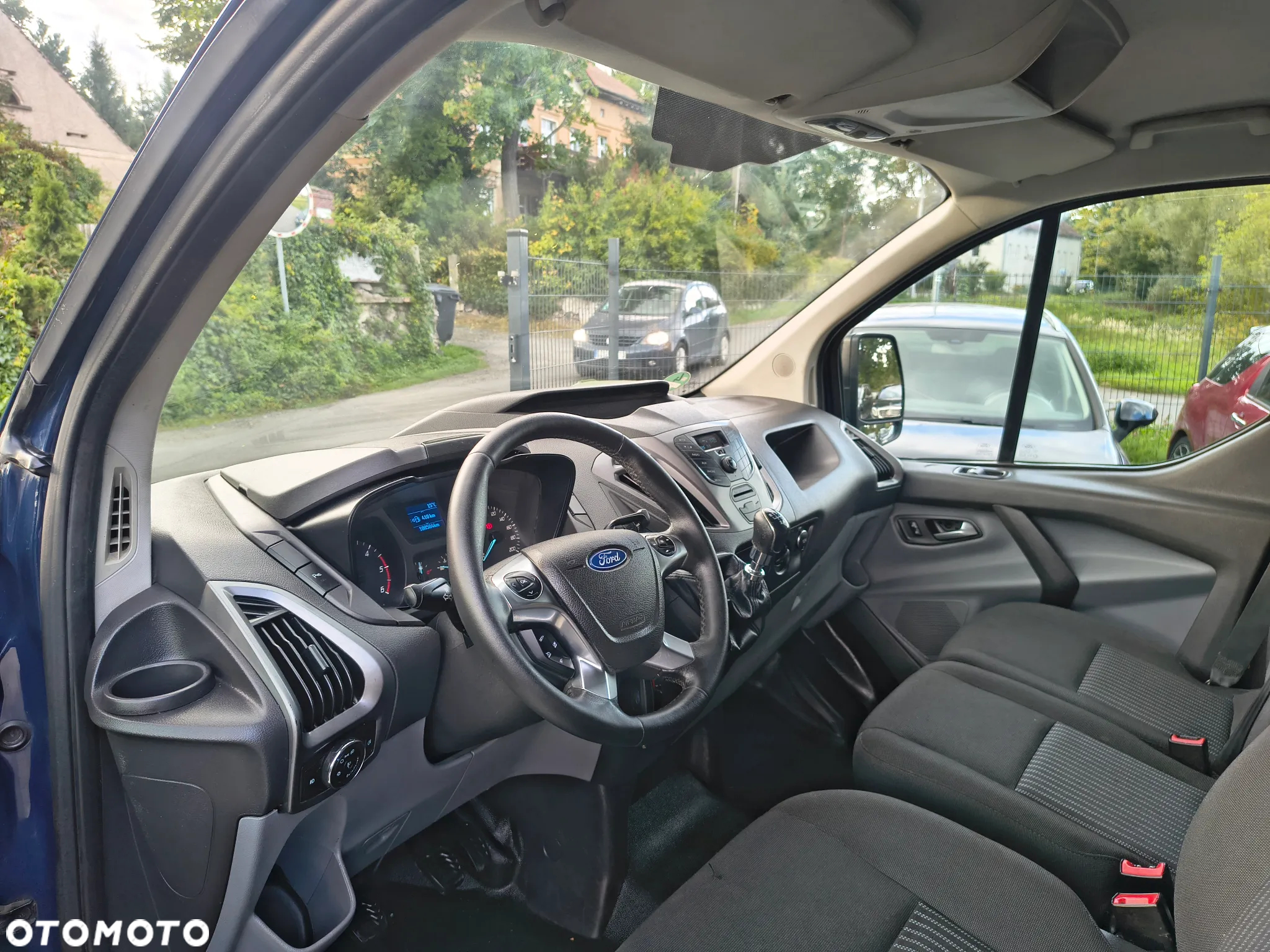 Ford Custom - 16