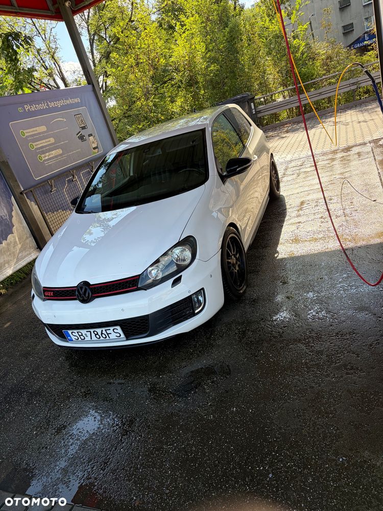 Volkswagen Golf - 1
