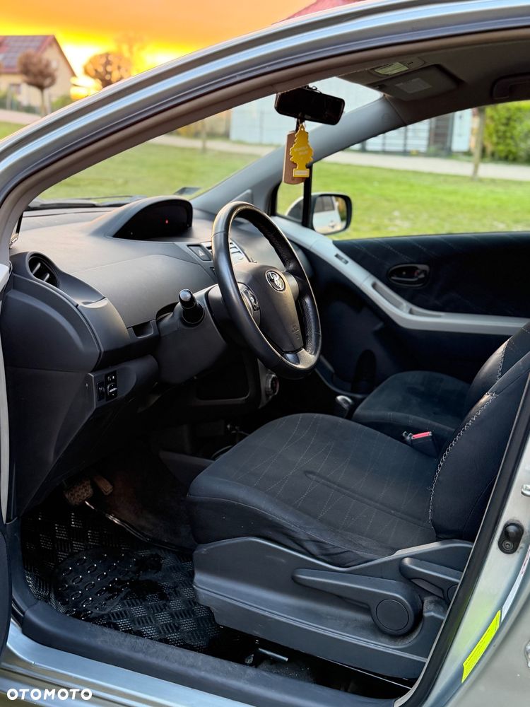 Toyota Yaris 1.3 Sol - 4