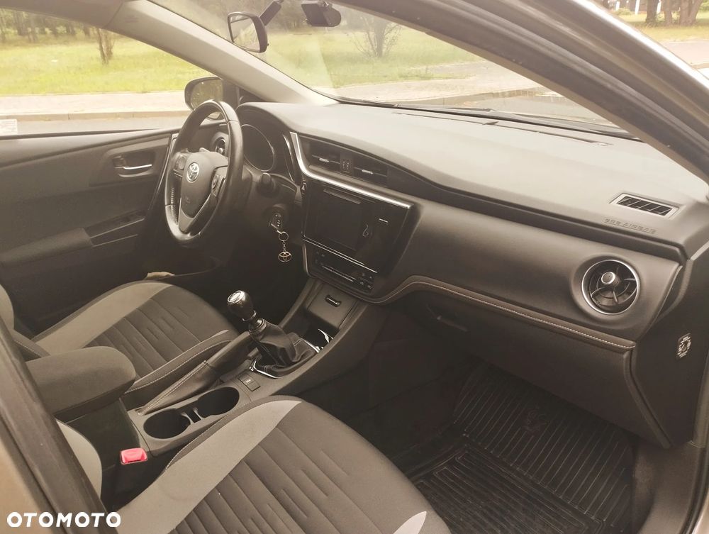 Toyota Auris 1.6 Premium - 14