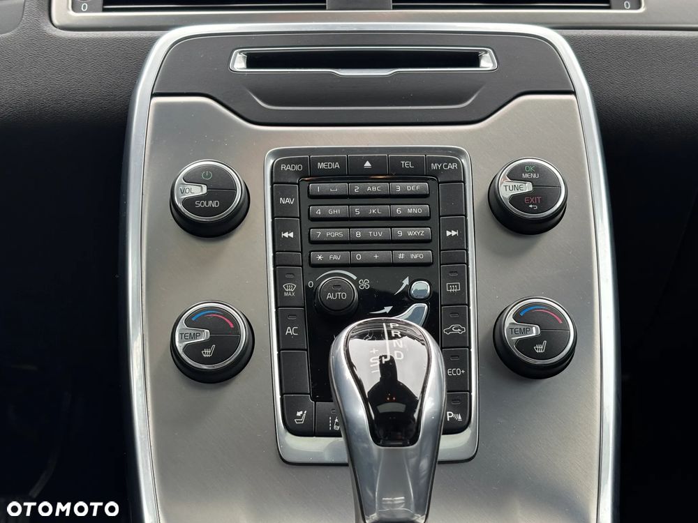 Volvo V70 D4 Geartronic Momentum - 24