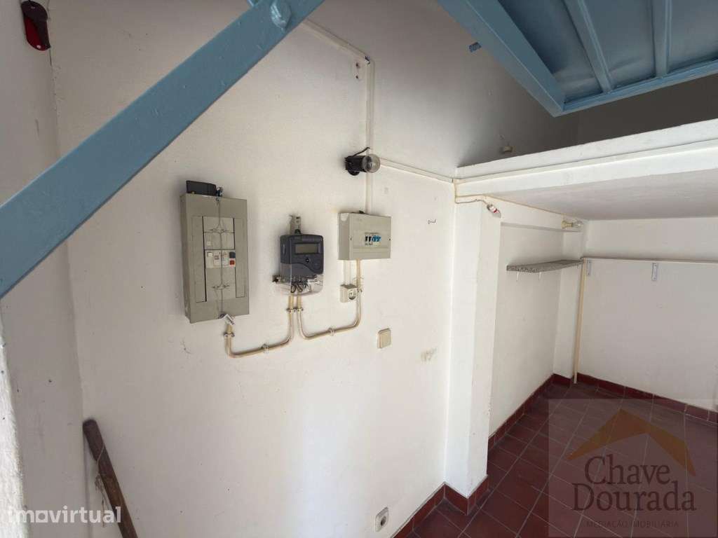 Garagem e aparcamento - Rua Paulo Quintela - Grande imagem: 3/7