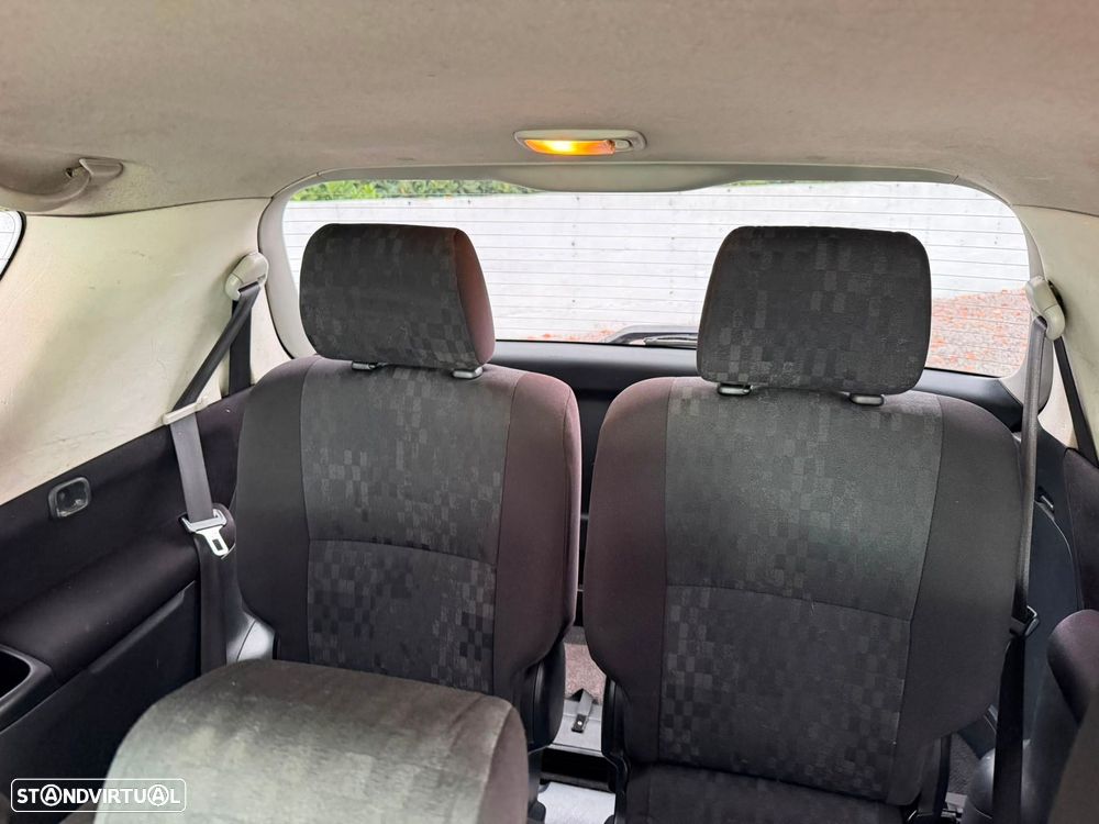 Toyota Avensis Verso 2.0 D-4D - 10